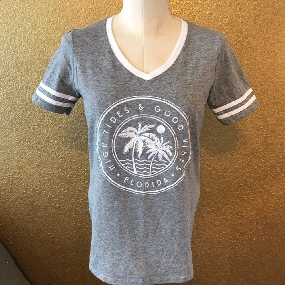 Florida High Tides Good Vibes Beach Tee women small